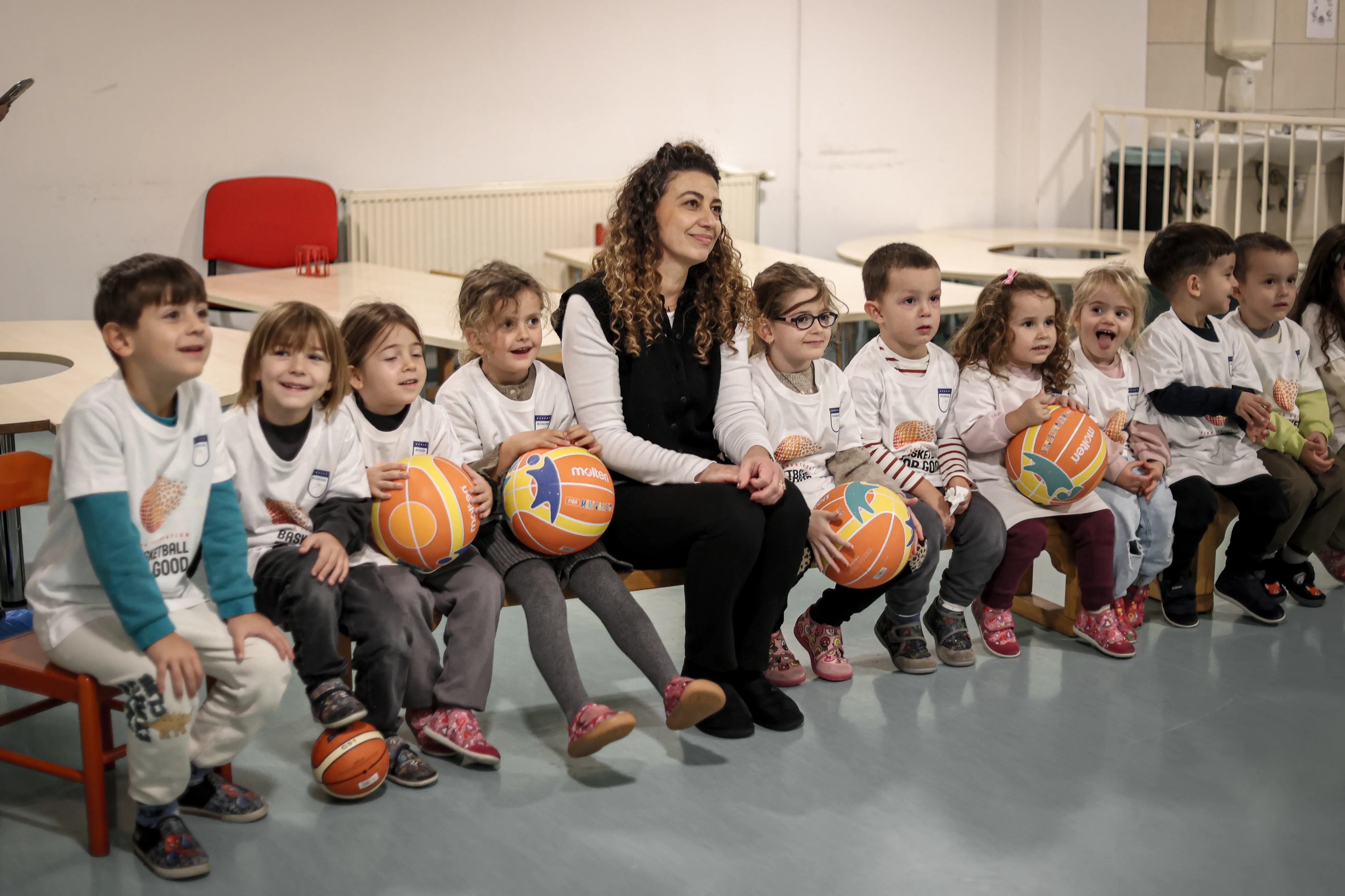 FBK zhvillon aktivitetin “Hoops & Words” në çerdhen “Montessori” në Prishtinë