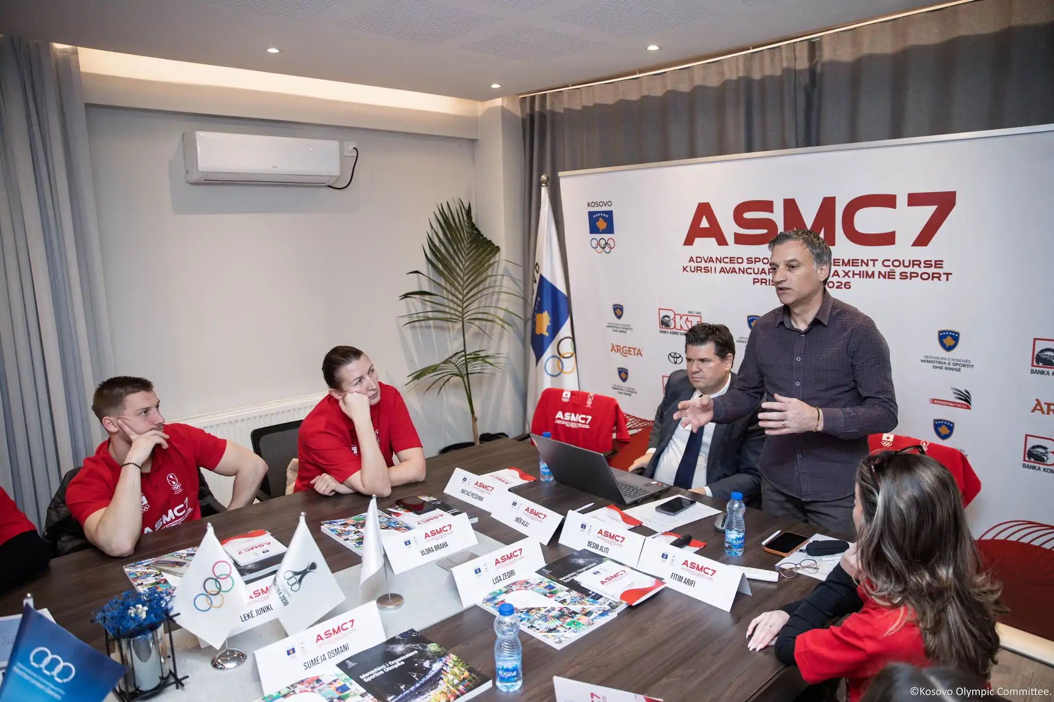 Fillon edicioni i shtatë i Kursit të ASMC, ku po marrin pjesë Vlora Braha dhe Sumeja Osmani