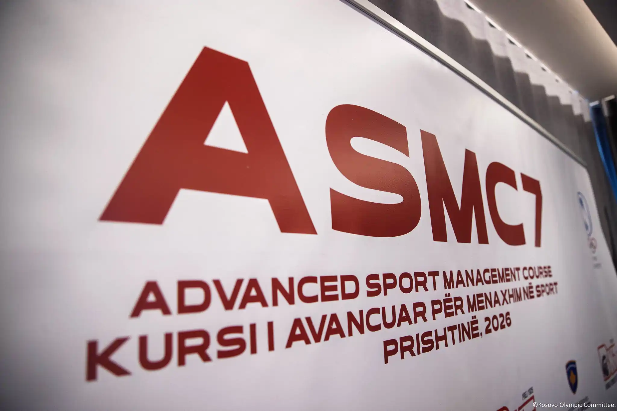 Fillon edicioni i shtatë i Kursit të ASMC, ku po marrin pjesë Vlora Braha dhe Sumeja Osmani